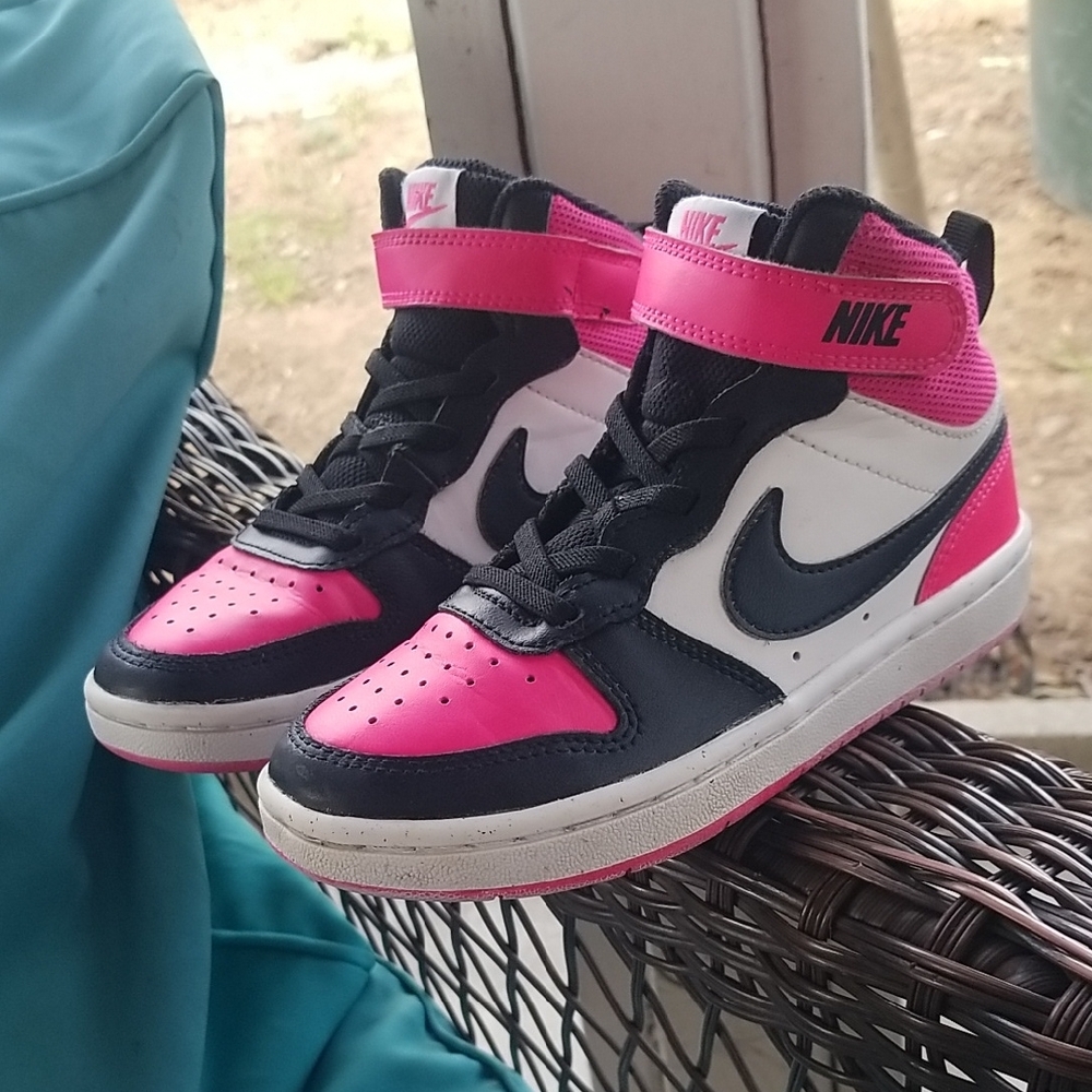 Nike Kids Black and Pink Sneakers - Picture 4 of 11